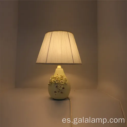 Lujosa lámpara decorativa de oro con diseño de cerámica